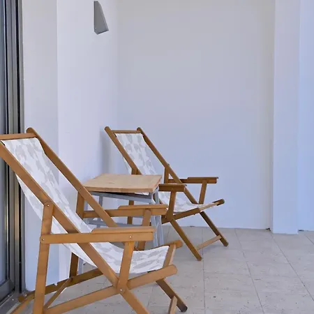 Moderna Welcs Con Piscina Y Vistas Al Mar