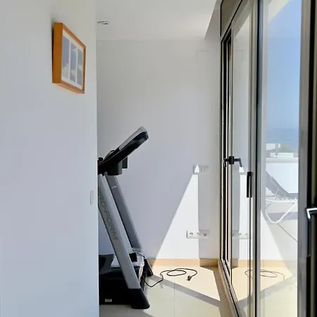 Moderna Welcs Con Piscina Y Vistas Al Mar